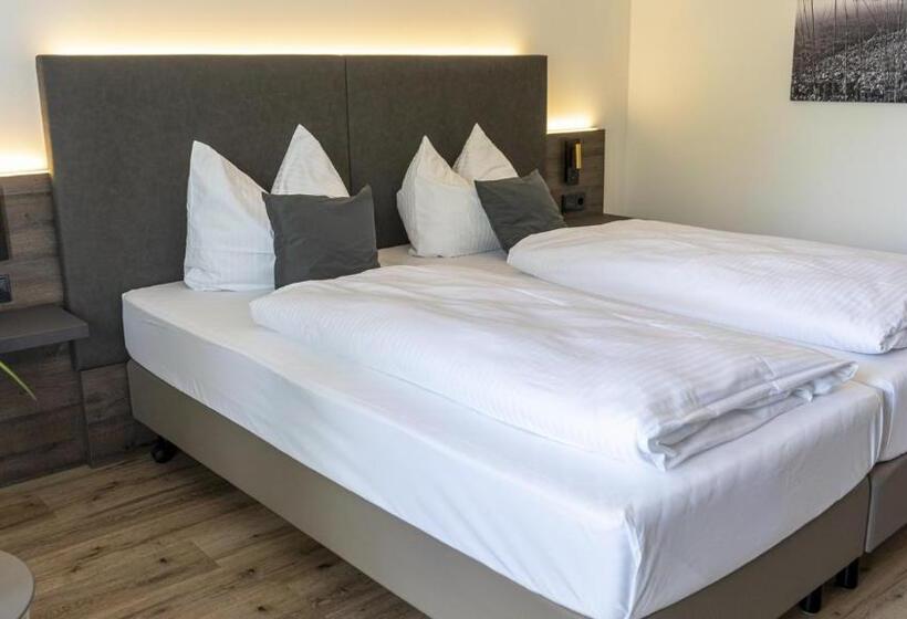 Номер Economy, Kapelle