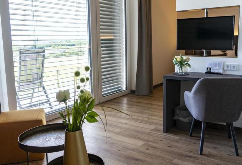 Suite with lake view, Kapelle