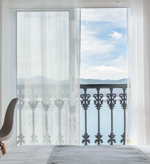 سوییت با چشم‌انداز دریا, Marea