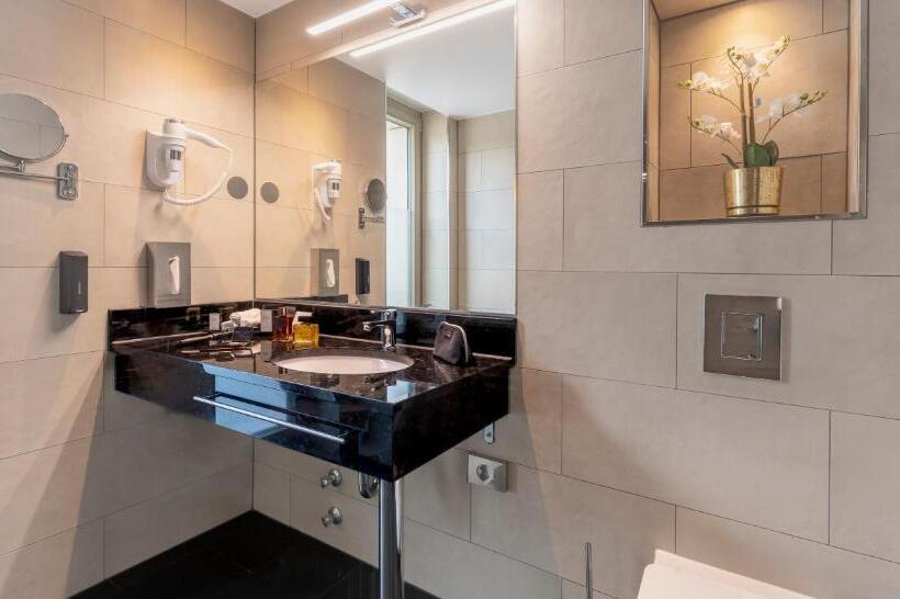 프리미엄 트리플 룸, Plaza Premium Heidelberg