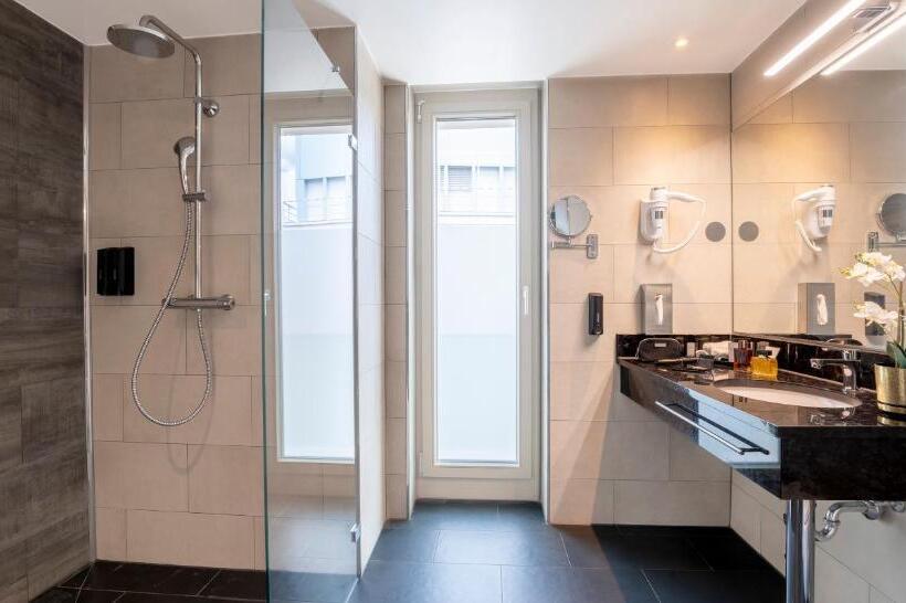 프리미엄 트리플 룸, Plaza Premium Heidelberg