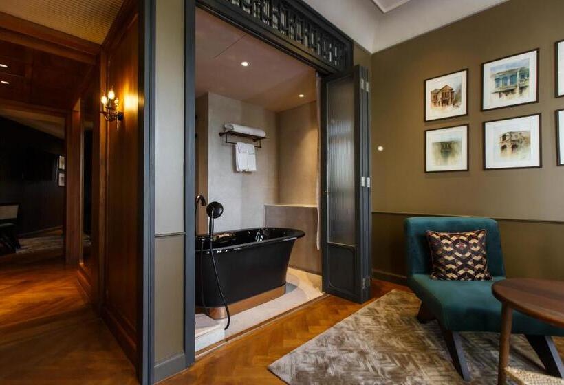 سوئیت جونیور با استخر, Verdigris