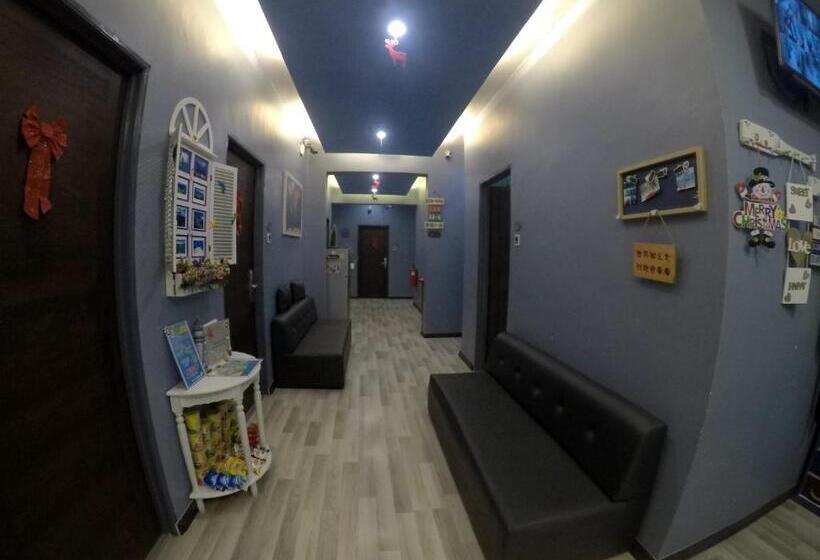 اتاق استاندارد سه نفره, Ang Lee Holiday Stay