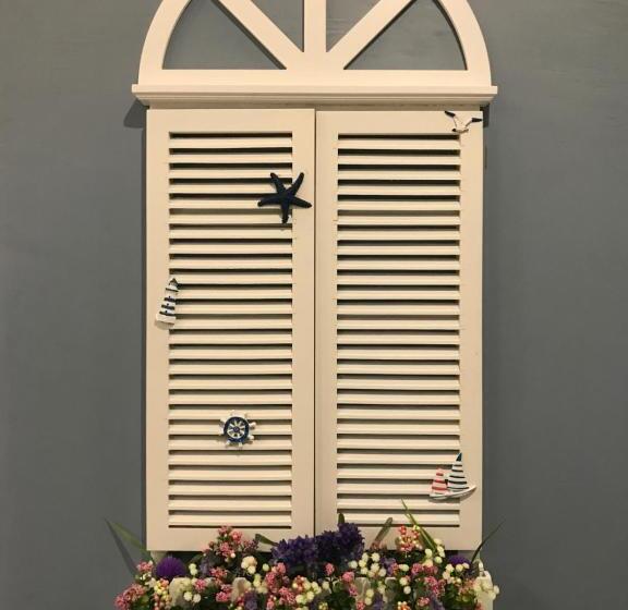 اتاق استاندارد سه نفره, Ang Lee Holiday Stay