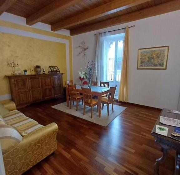 سوییت جونیور لوکس, Aquila Antica