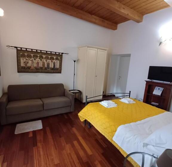 سوییت جونیور لوکس, Aquila Antica