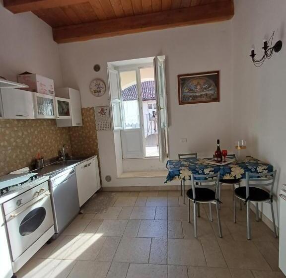 آپارتمان 2 خوابه, Aquila Antica