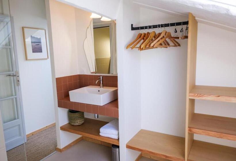 Cameră Standard, Casaviel