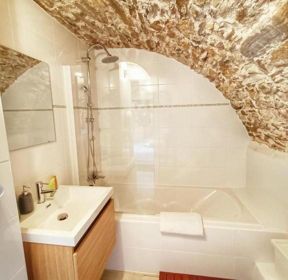 غرفة قياسية, La Magnanerie De Camias