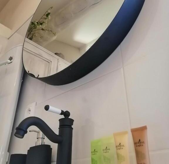 סוויטה, La Magnanerie De Camias