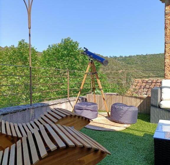 جناح, La Magnanerie De Camias