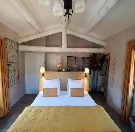 جناح, La Magnanerie De Camias