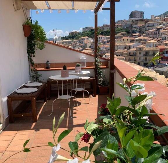 غرفة قياسية مع حمام خارجي, Pizzo Central House