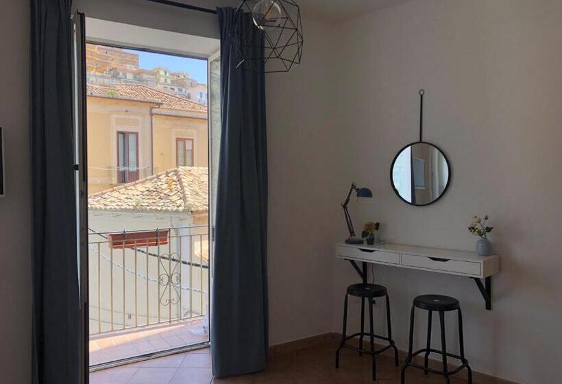 شقة غرفة نوم واحدة مزودة بشُرفة, Pizzo Central House