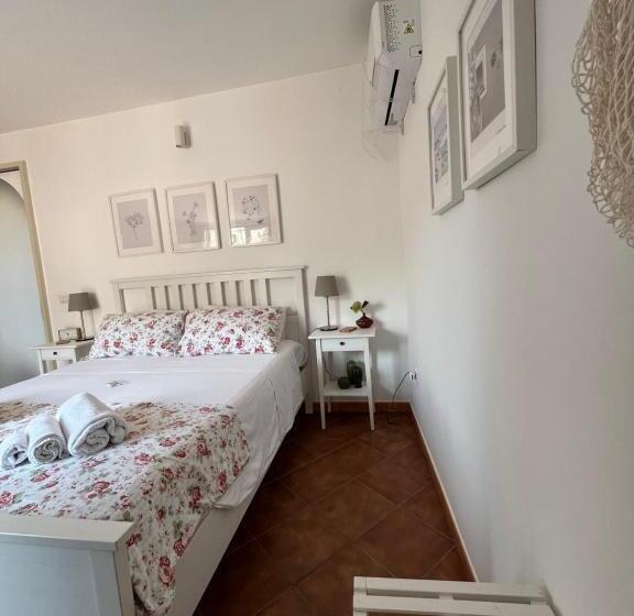 Standard room with outdoor bath, Pizzo Central House