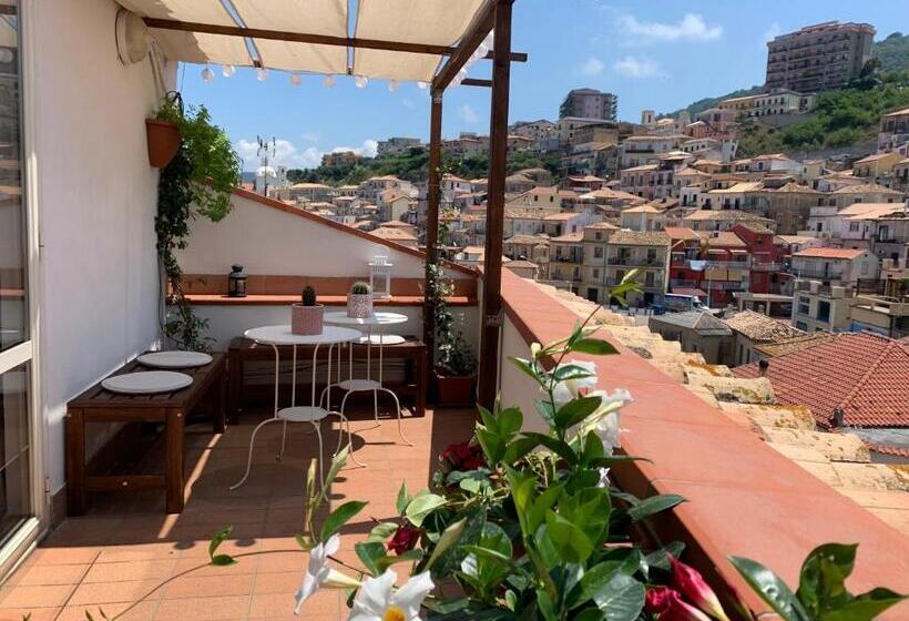 غرفة قياسية مع حمام خارجي, Pizzo Central House