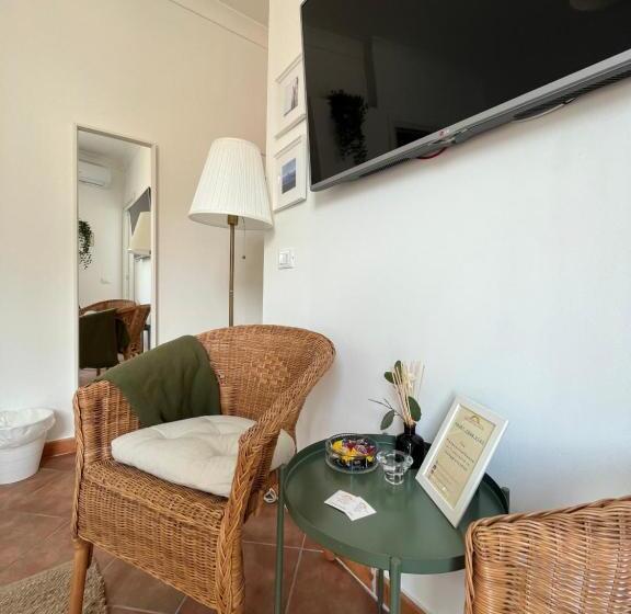 غرفة قياسية مزوَّدة بشُرفة, Pizzo Central House