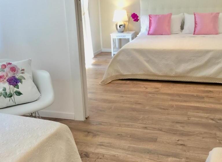 اتاق لوکس چهار تخته, Flowers Sweet Rooms B&b