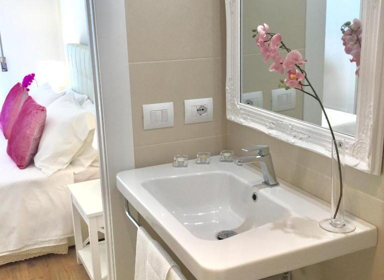 اتاق لوکس چهار تخته, Flowers Sweet Rooms B&b