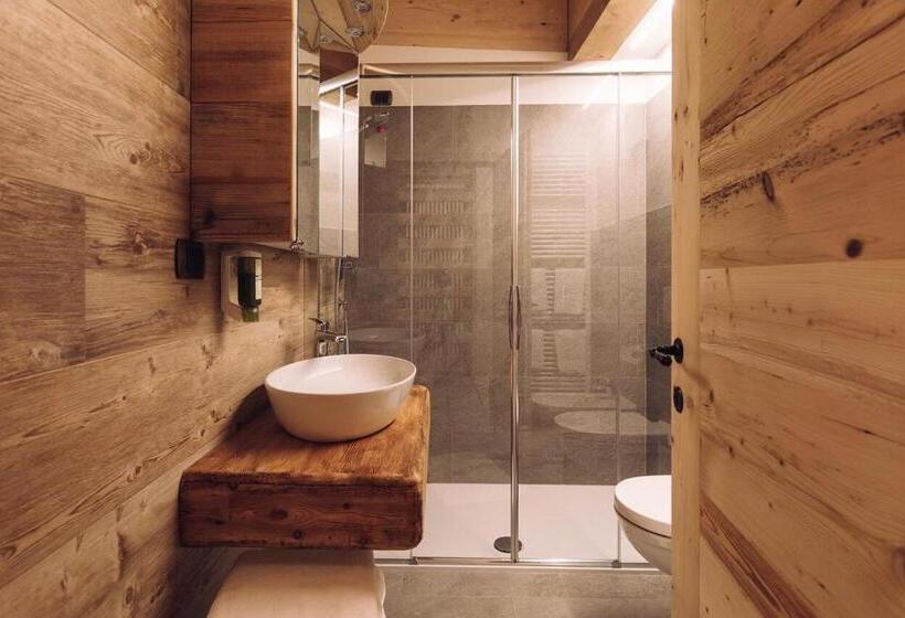 חדר סטנדרט לשלושה, Malga Ces