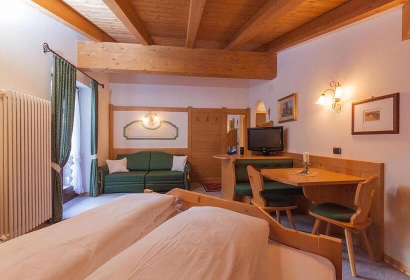 חדר סטנדרט לשלושה עם מרפסת, Malga Ces