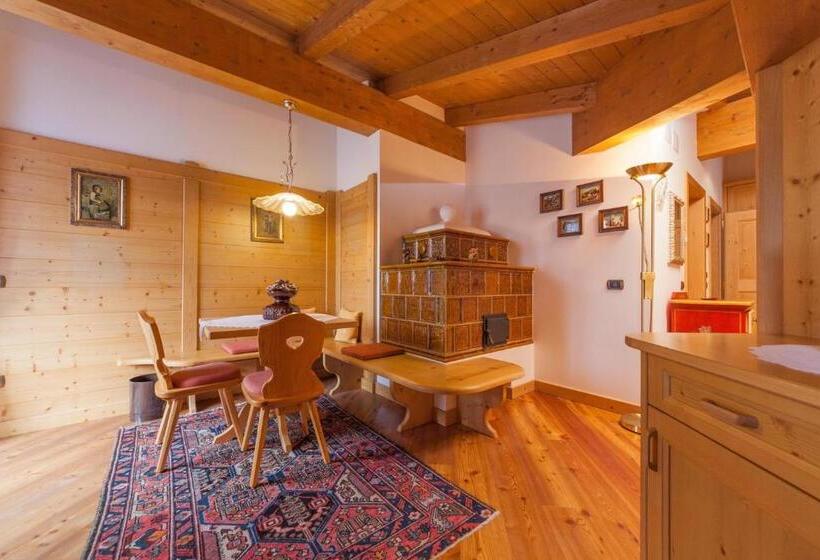 חדר דלוקס לשלושה, Malga Ces