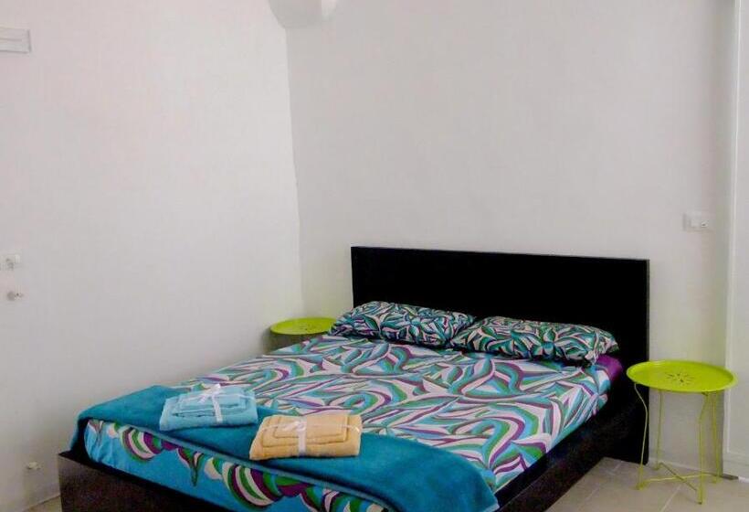 Quarto Familiar, Chicchisanti