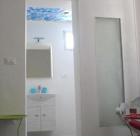 חדר משפחתי, Chicchisanti