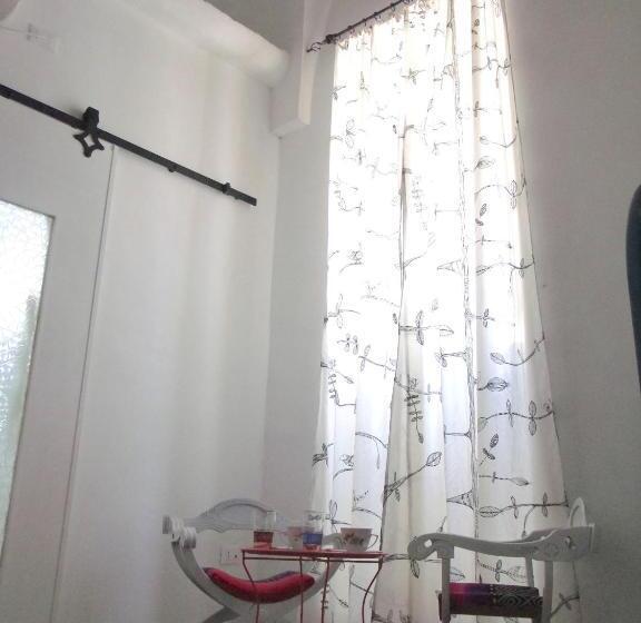 Quarto Familiar, Chicchisanti