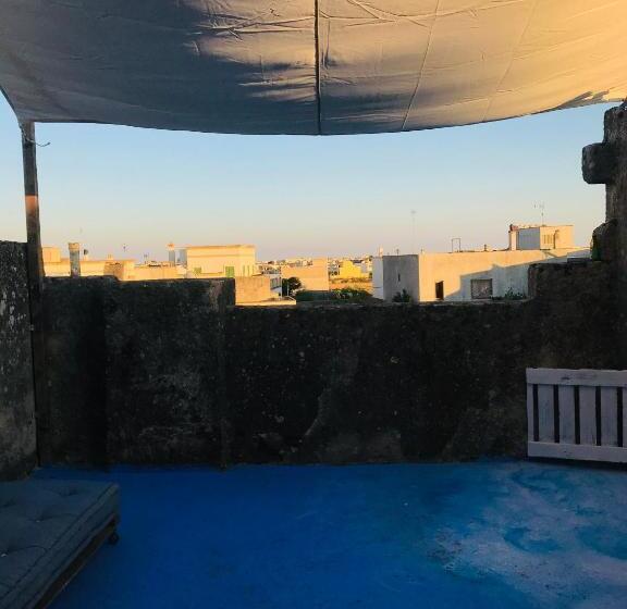 חדר יחיד עם טרסה, Chicchisanti