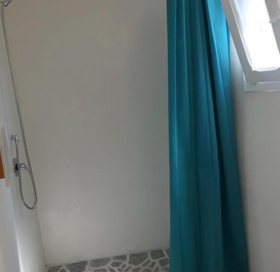 חדר יחיד עם טרסה, Chicchisanti