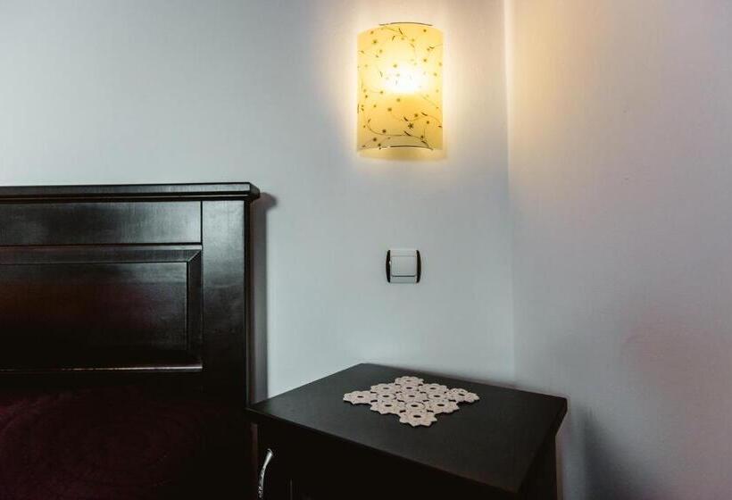 レイクビュースタンダードルーム, Poarta Calimanilor