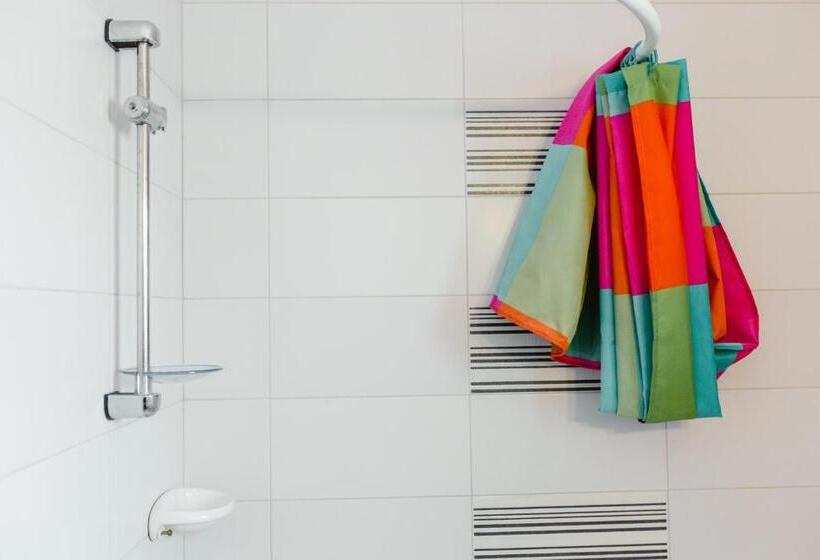 Номер Стандарт Вид на Озеро, Poarta Calimanilor