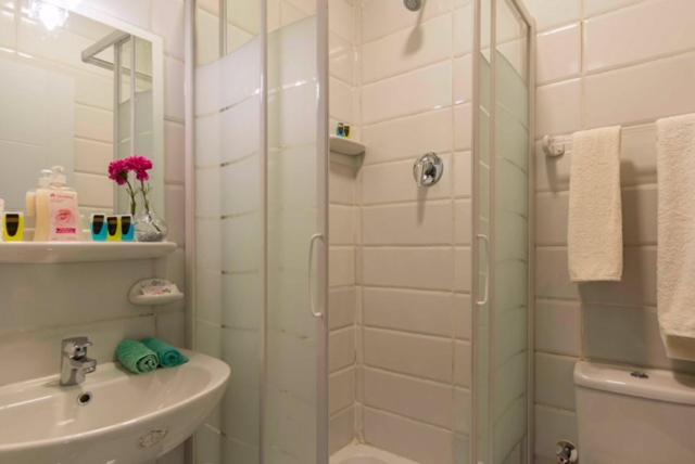 اتاق استاندارد سه نفره, Pyramids View Inn