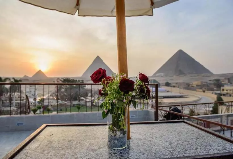 سوییت, Pyramids View Inn