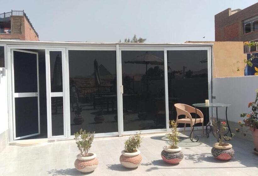 سوییت, Pyramids View Inn