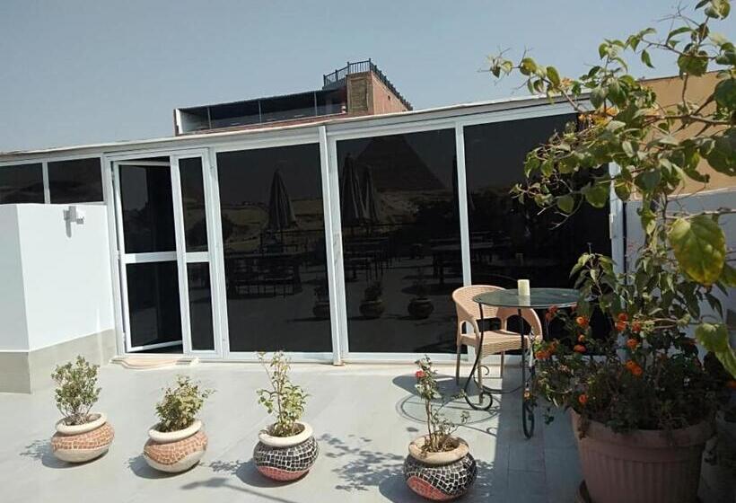 سوییت, Pyramids View Inn