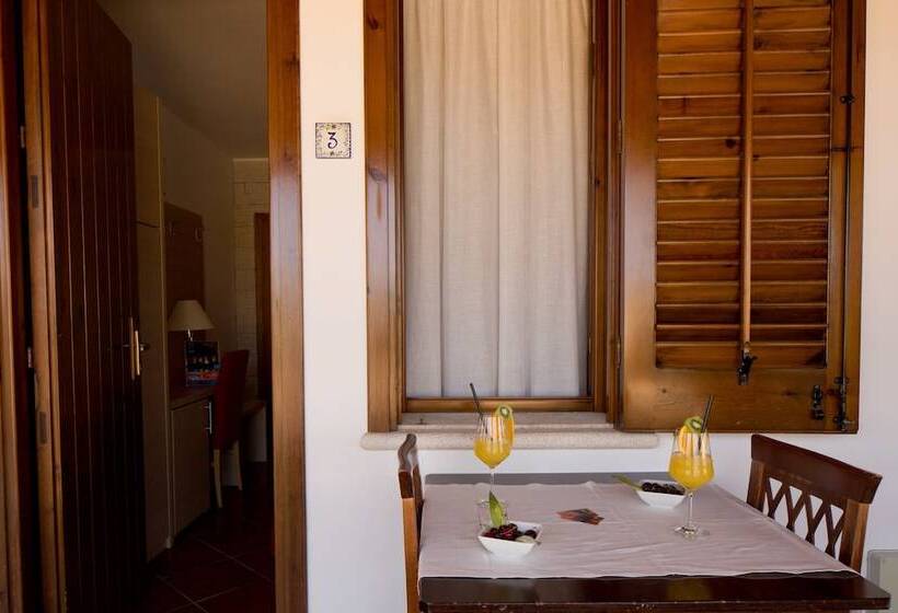 스탠다드 트리플 룸, Villa Carlo Resort