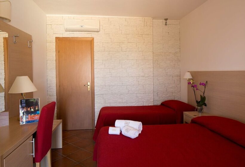 스탠다드 트리플 룸, Villa Carlo Resort