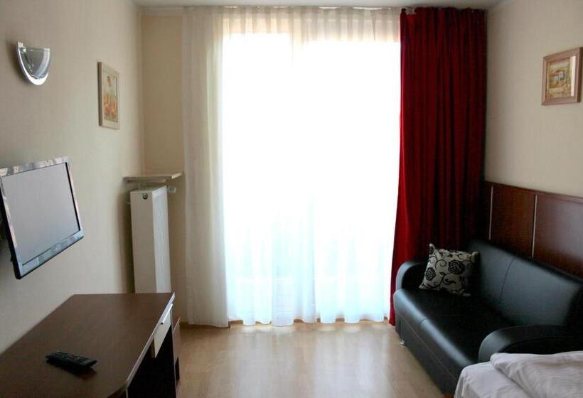Quarto Estandar Individual, Atlas Sport
