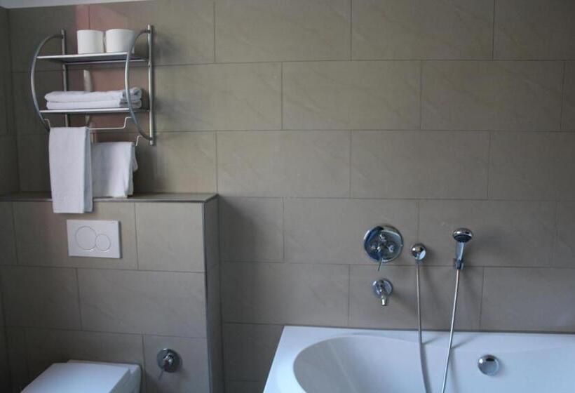 Quarto Quadruple Standard, Atlas Sport