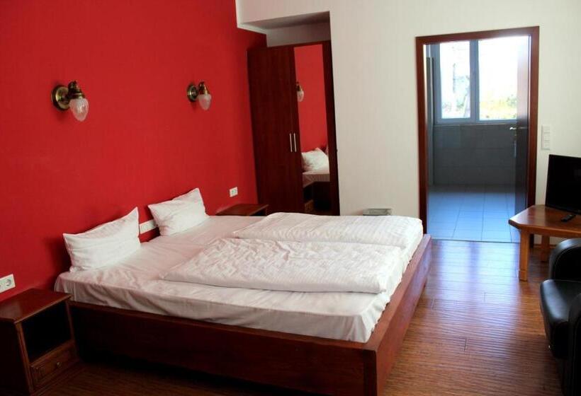 スタンダード5人部屋, Atlas Sport