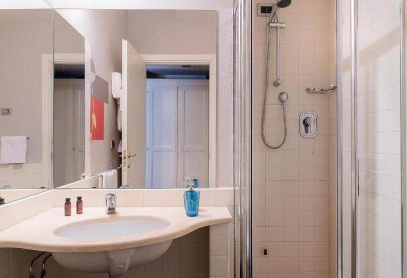 جناح جونيور ذات إطلالة, Bijou