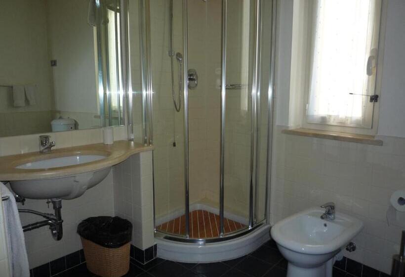 חדר בסיסי, Bijou