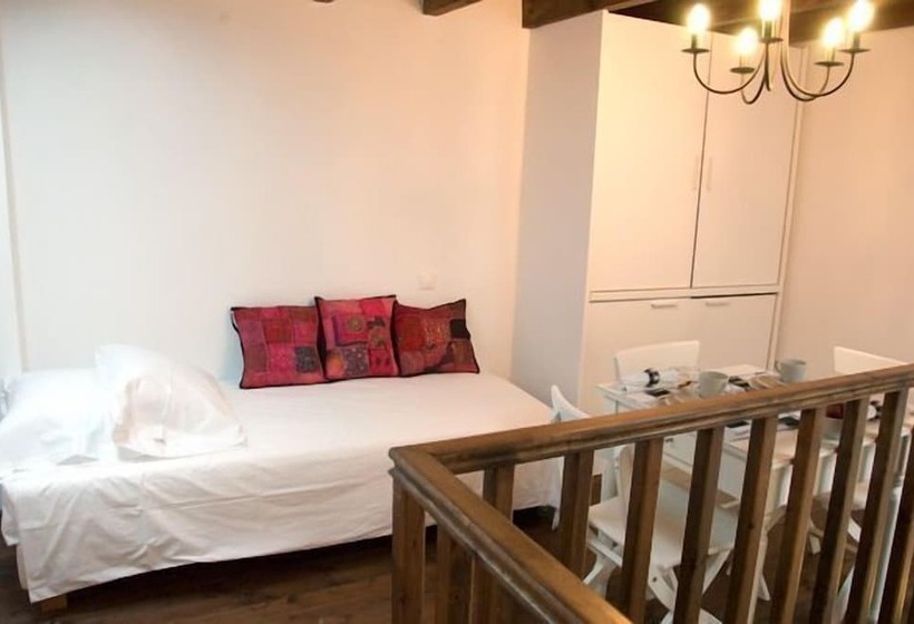 חדר סטודיו סטנדרד, Domus Studios