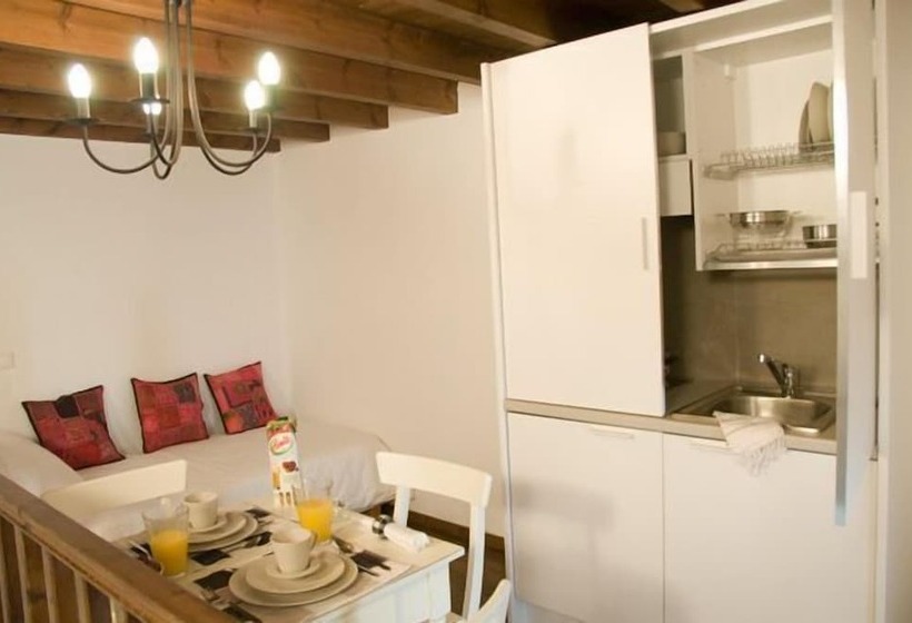 חדר סטודיו סטנדרד, Domus Studios