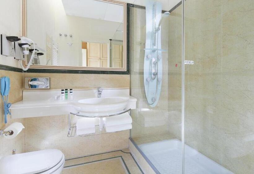 اتاق لوکس با بالکن و چشمانداز دریا, Doria Park