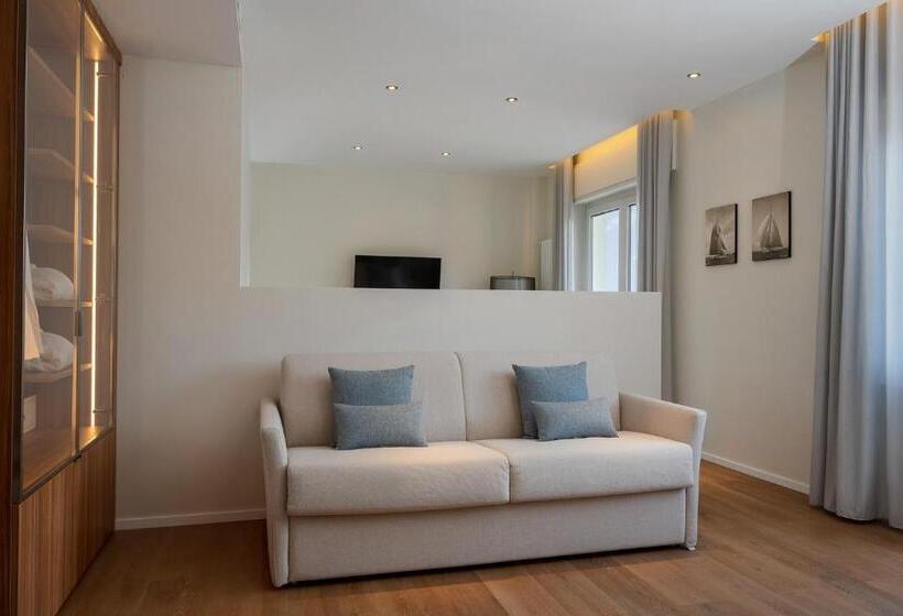 سوییت جونیور با چشمانداز دریا, Doria Park