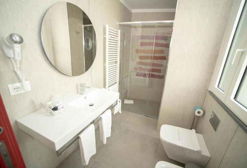 סוויטת ג'וניור, Malavoglia