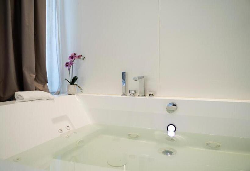 סוויטת ג'וניור, Malavoglia